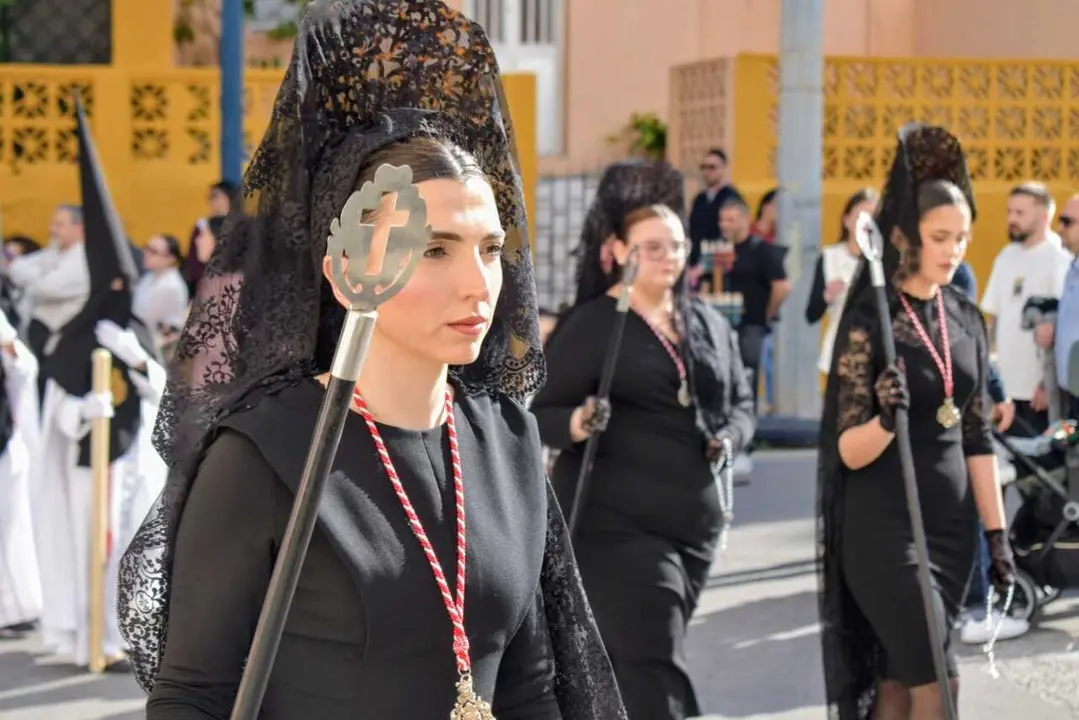 El 'Encuentro Chico' entre el Cristo de la Encrucijada y Mar&iacute;a Sant&iacute;sima de las L&aacute;grimas en la Semana Santa 2026  (40)