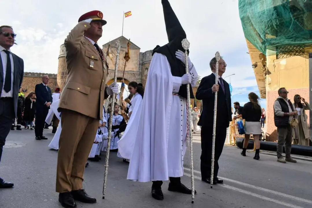 El 'Encuentro Chico' entre el Cristo de la Encrucijada y Mar&iacute;a Sant&iacute;sima de las L&aacute;grimas en la Semana Santa 2026  (46)