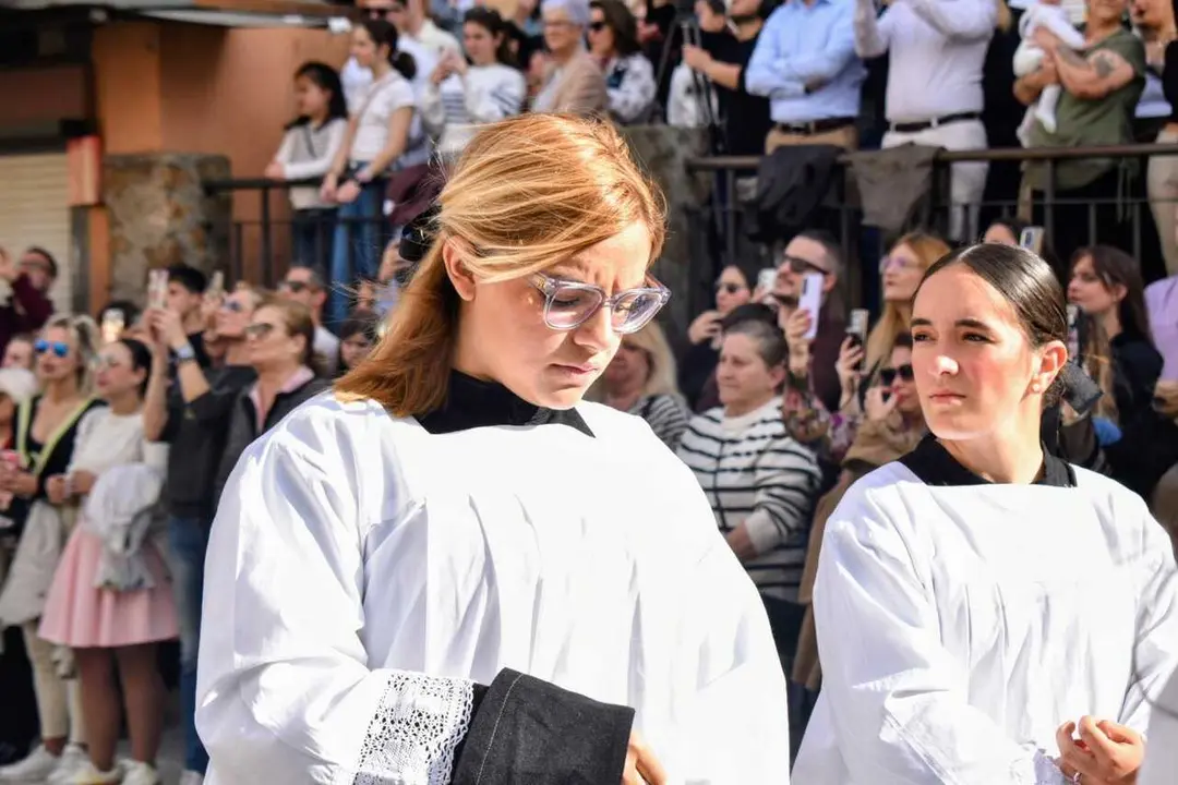 El 'Encuentro Chico' entre el Cristo de la Encrucijada y Mar&iacute;a Sant&iacute;sima de las L&aacute;grimas en la Semana Santa 2026  (47)
