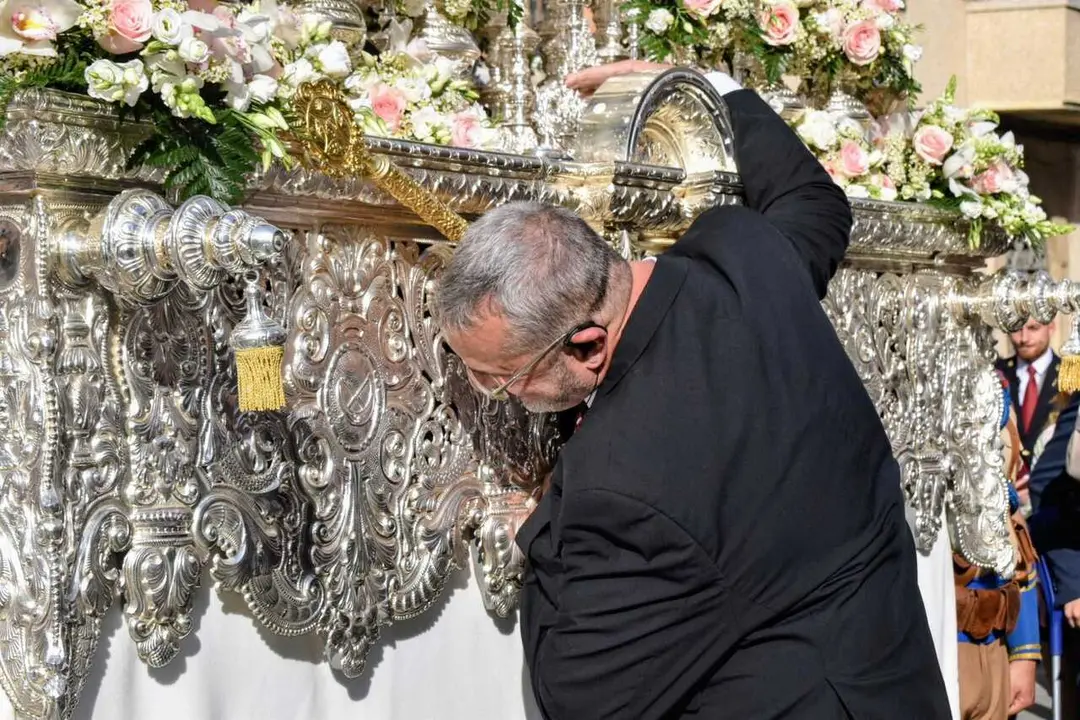 El 'Encuentro Chico' entre el Cristo de la Encrucijada y Mar&iacute;a Sant&iacute;sima de las L&aacute;grimas en la Semana Santa 2026  (51)