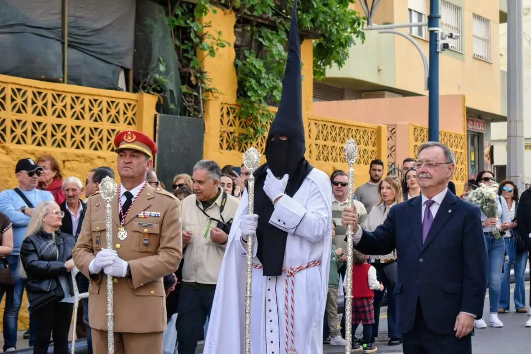 El 'Encuentro Chico' entre el Cristo de la Encrucijada y Mar&iacute;a Sant&iacute;sima de las L&aacute;grimas en la Semana Santa 2026  (60)