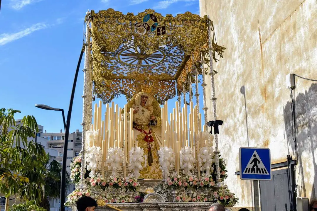El 'Encuentro Chico' entre el Cristo de la Encrucijada y Mar&iacute;a Sant&iacute;sima de las L&aacute;grimas en la Semana Santa 2026  (70)
