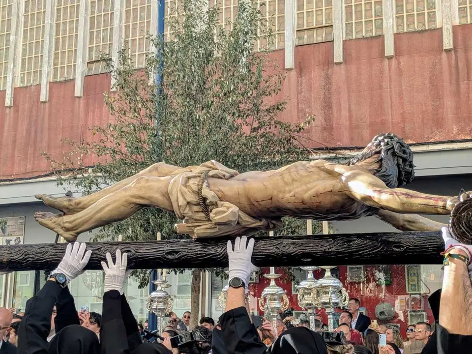 El 'Encuentro Chico' entre el Cristo de la Encrucijada y Mar&iacute;a Sant&iacute;sima de las L&aacute;grimas en la Semana Santa 2026  (5 (8)