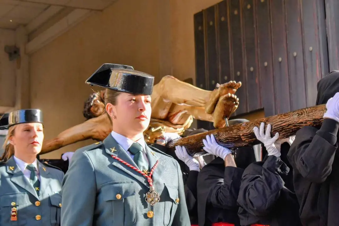 El 'Encuentro Chico' entre el Cristo de la Encrucijada y Mar&iacute;a Sant&iacute;sima de las L&aacute;grimas en la Semana Santa 2026  (5 (10)