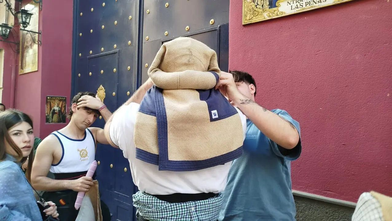 El Cristo de la Humildad y Paciencia y Nuestra Se&ntilde;ora de las Penas procesionan en la Semana Santa 2026 (9)