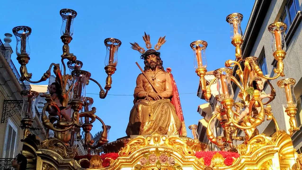 El Cristo de la Humildad y Paciencia y Nuestra Se&ntilde;ora de las Penas procesionan en la Semana Santa 2026 (31)