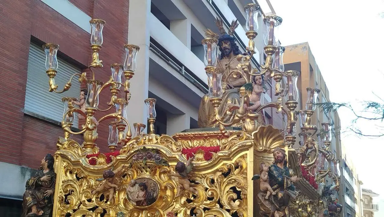 El Cristo de la Humildad y Paciencia y Nuestra Se&ntilde;ora de las Penas procesionan en la Semana Santa 2026 (34)