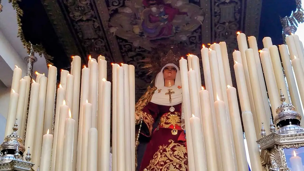El Cristo de la Humildad y Paciencia y Nuestra Se&ntilde;ora de las Penas procesionan en la Semana Santa 2026 (38)