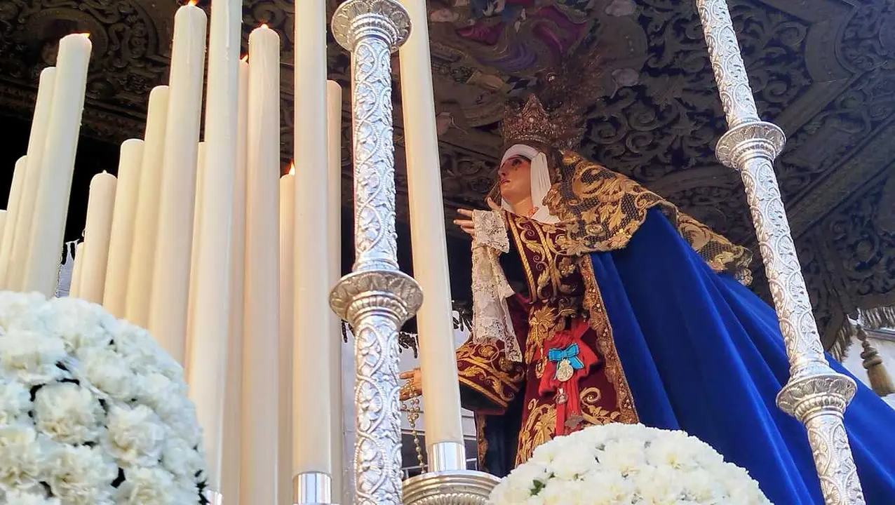 El Cristo de la Humildad y Paciencia y Nuestra Se&ntilde;ora de las Penas procesionan en la Semana Santa 2026 (41)