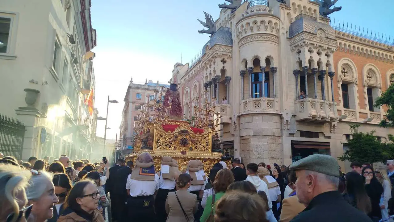 El Cristo de la Humildad y Paciencia y Nuestra Se&ntilde;ora de las Penas procesionan en la Semana Santa 2026 (42)