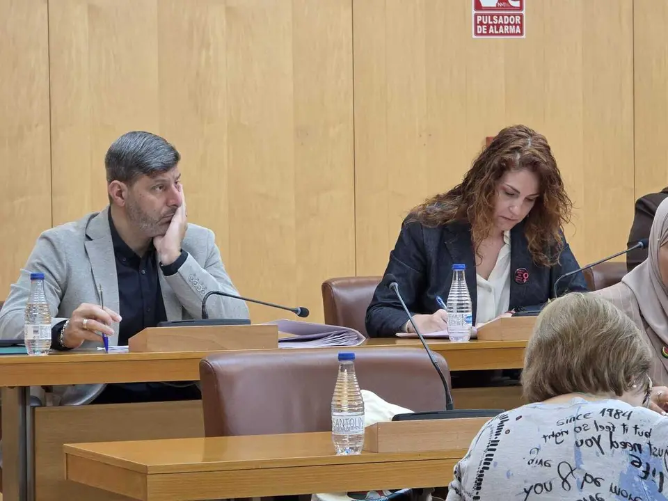  Mohamed Mustafa y Julia Ferreras, de Ceuta Ya!./ L. Ortiz 