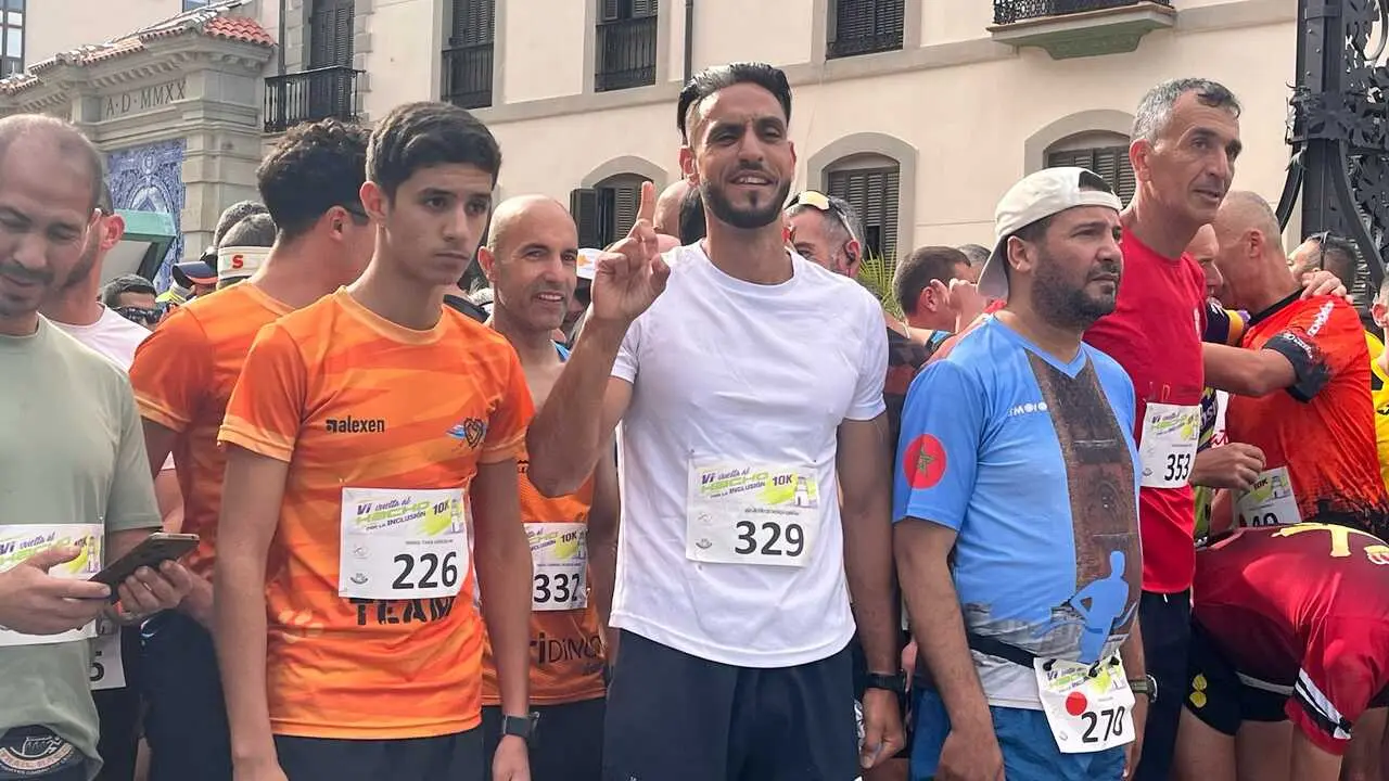 A la izquierda, Ismael Taieb con el dorsal 226 a la salida de la VI Vuelta al Hacho con PROI (30)