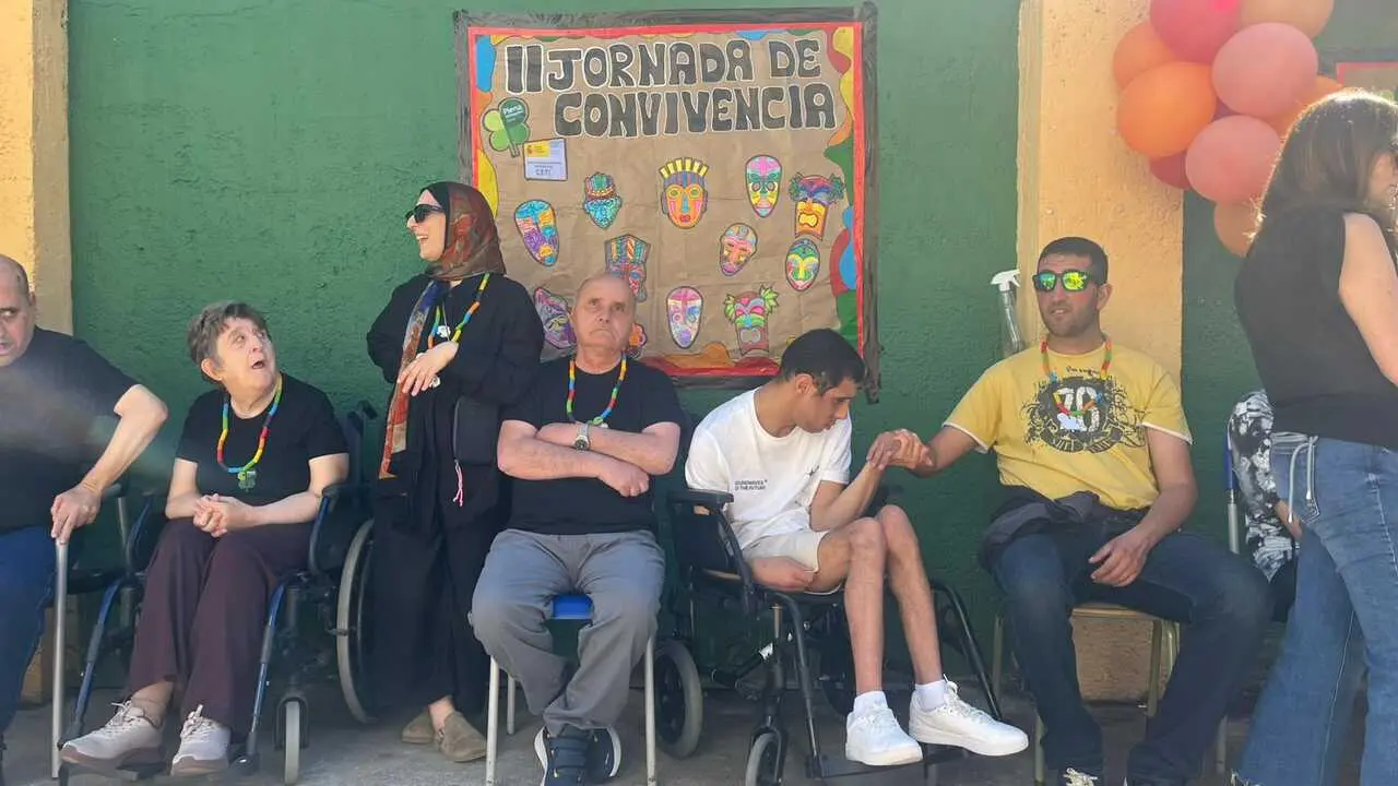 Actividad de Plena Inclusión con usuarios del CETI por el Día de África.5