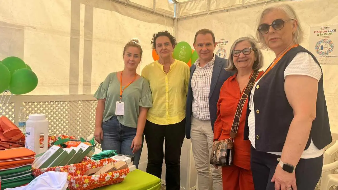 Representantes de Alcer, en la Plaza de los Reyes.