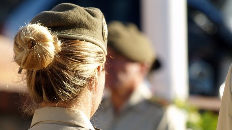 militar mujer recurso