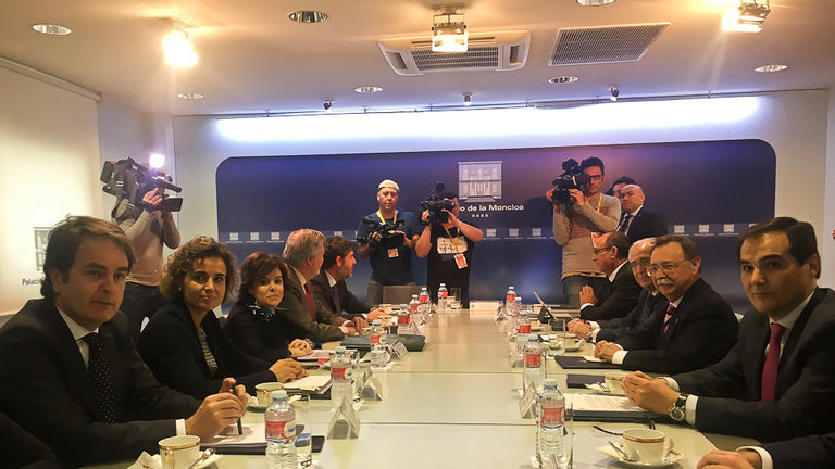 Reunión de Vivas e Imbroda con varios ministros y la vicxepresidenta Soraya Sáenz de Santamaría (5 de 5)