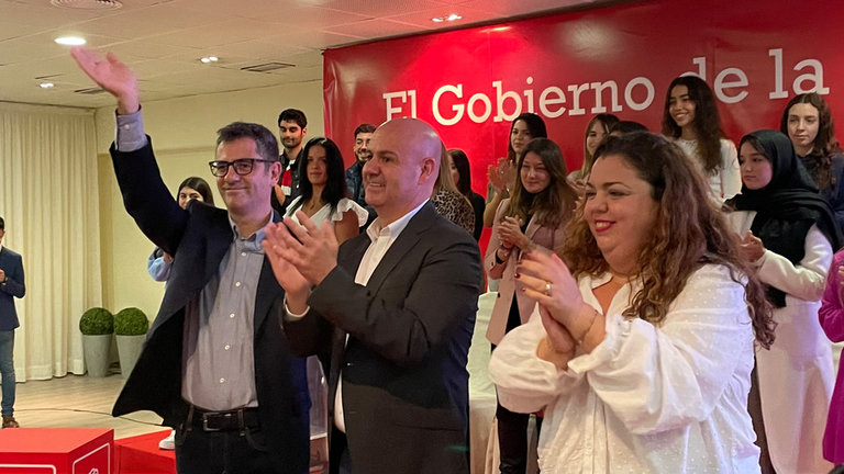 Félix Bolaños, Juan Gutiérrez y Cristina Pérez, durante un mitin del PSOE en el Hotel Puerta de África