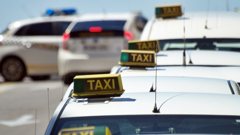 taxi coches policia