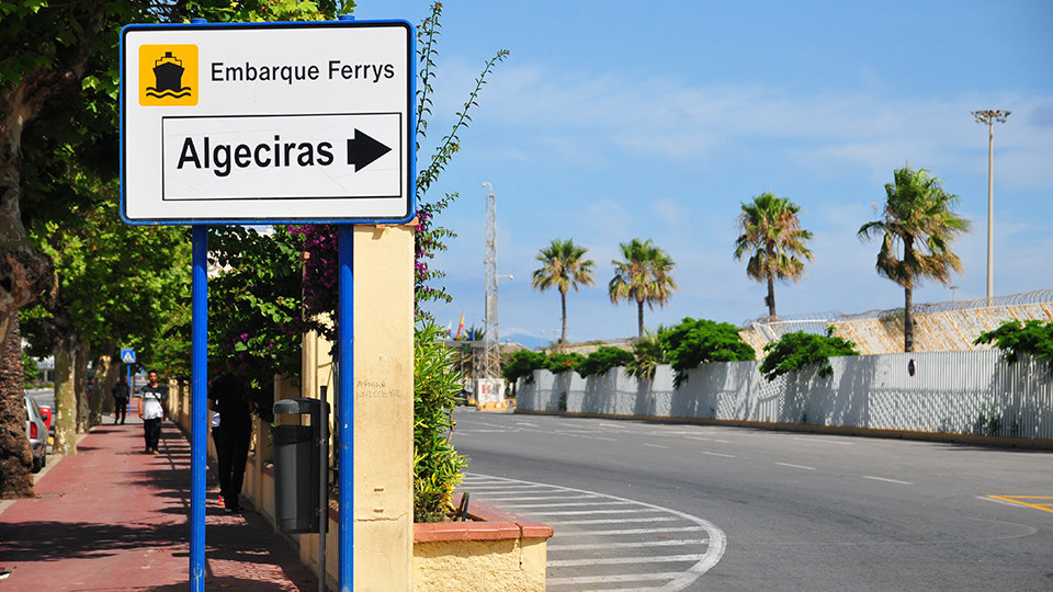 Acceso a la zona de embarque del Puerto de Ceuta