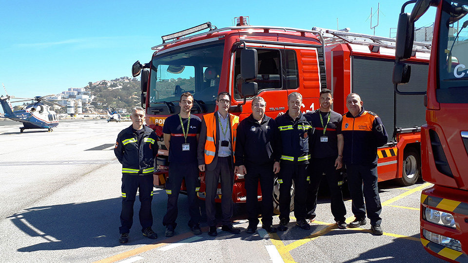 Nuevos camiones autoextintores del helipuerto de Ceuta.