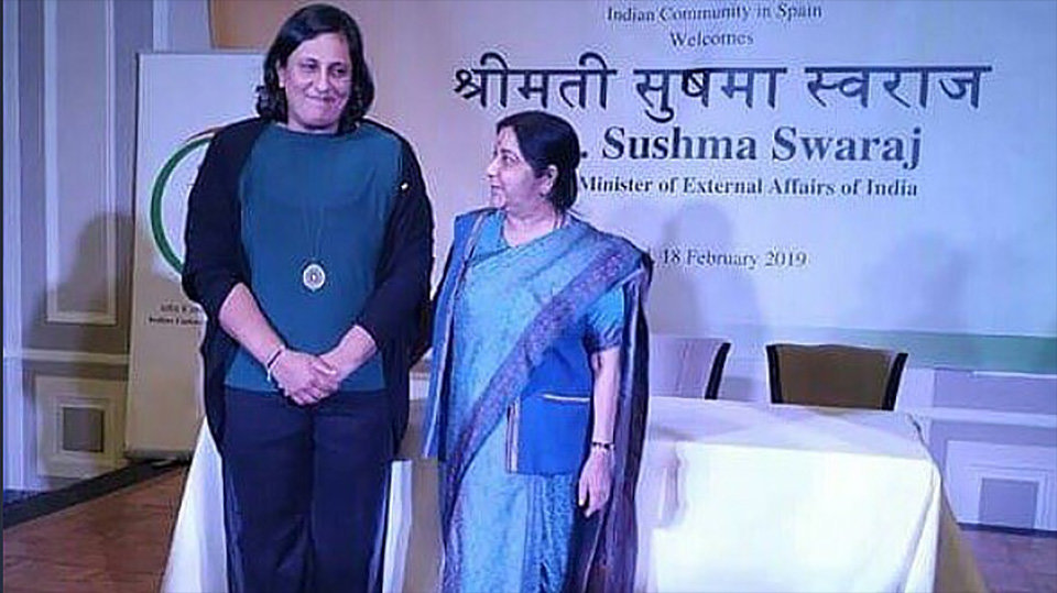 La diputada Kissy Chandiramani junto a la Ministra de Asuntos Exteriores de la India 🇮🇳, Sushma Swaraj, en una recepción a Comunidades Hindúes 🕉 de España