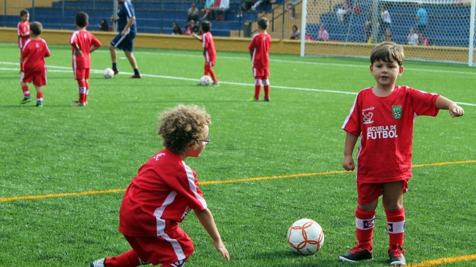 niños fútbol infantil