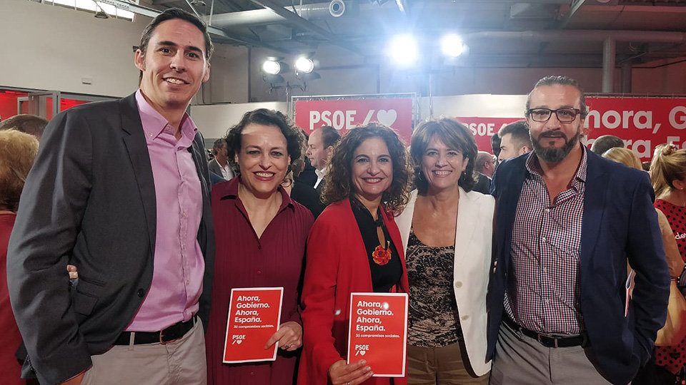 Pepe Simón, Magdalena Valerio,María Jesús Montero, Dolores Delgado y Adil Mohamed