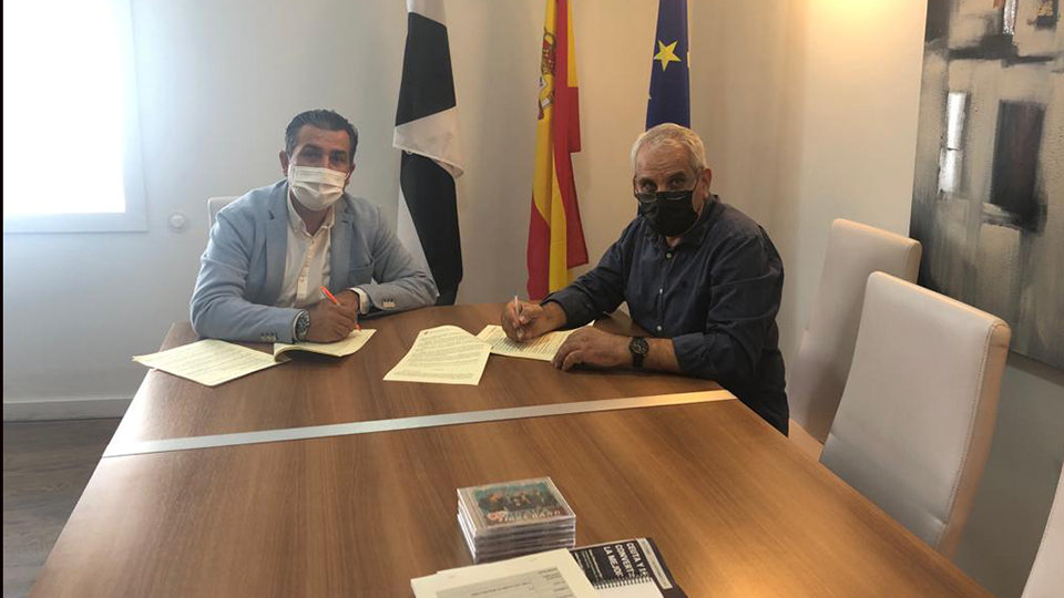 Firma del convenio con Al Idrissi