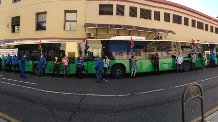 Protesta de los trabajadores de la empresa de autobuses
