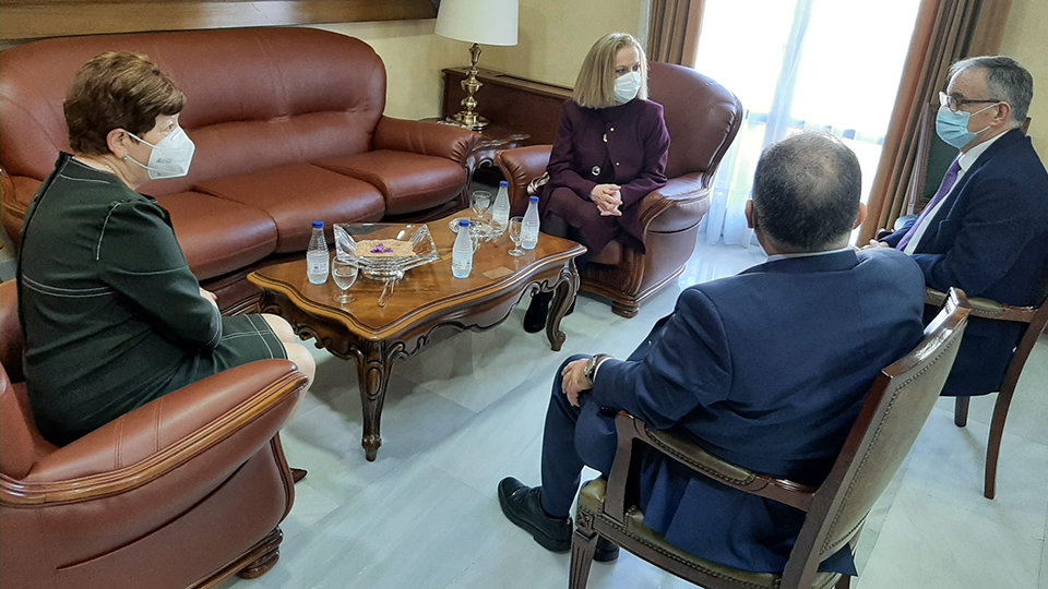 La directora del Instituto Nacional de Gestión Sanitaria (INGESA), Belén Hernando Galán, ha visitado Ceuta para tener una primera toma de contacto con la Dirección Territorial del INGESA