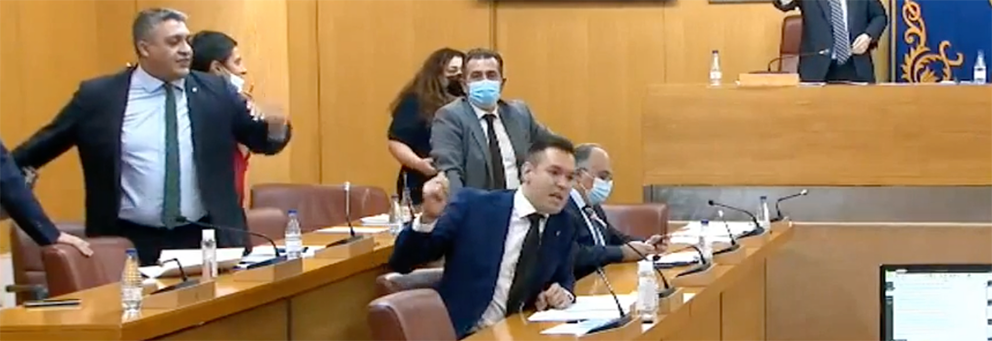 Enfrentamiento verbal entre Yamal Dris y Carlos Verdejo al levantarse la sesión