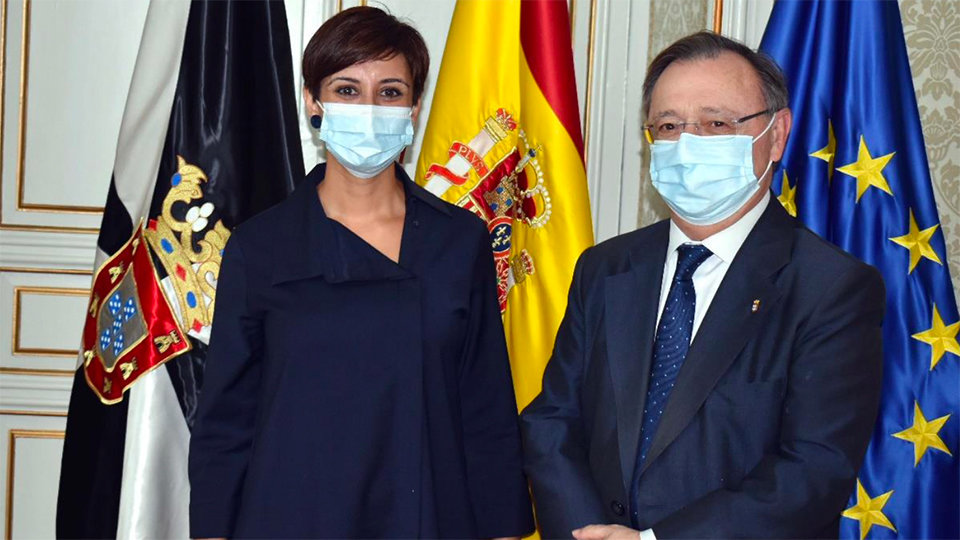La ministra de Política Territorial, Isabel Rodríguez, con el presidente de la Ciudad Autónoma de Ceuta, Juan Jesús Vivas