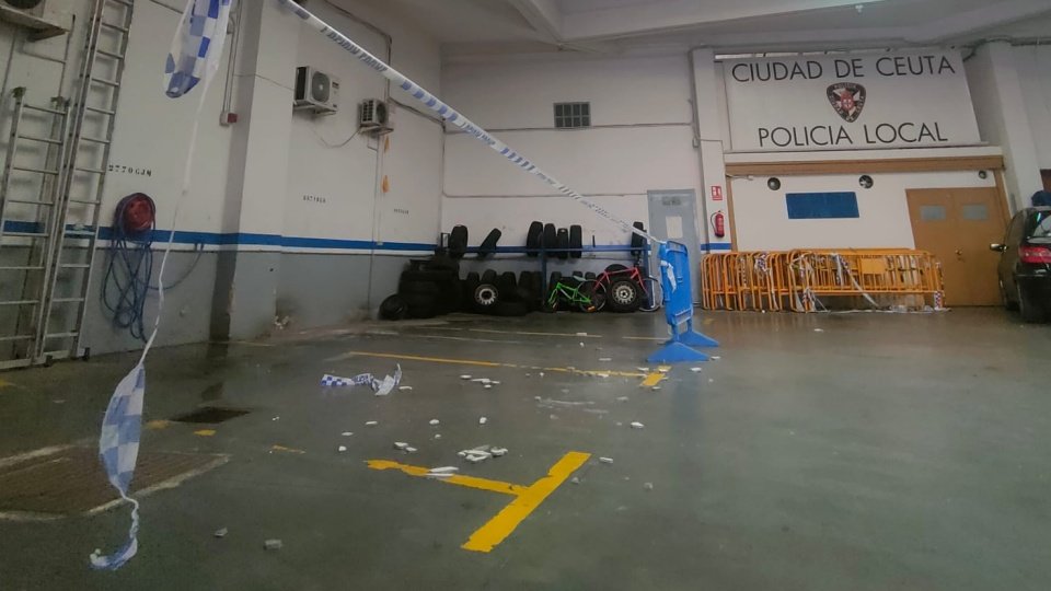 policia local desplome techo