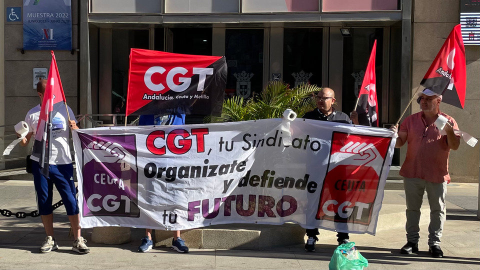 Varios miembros de CGT, a las puertas del Palacio Autonómico
