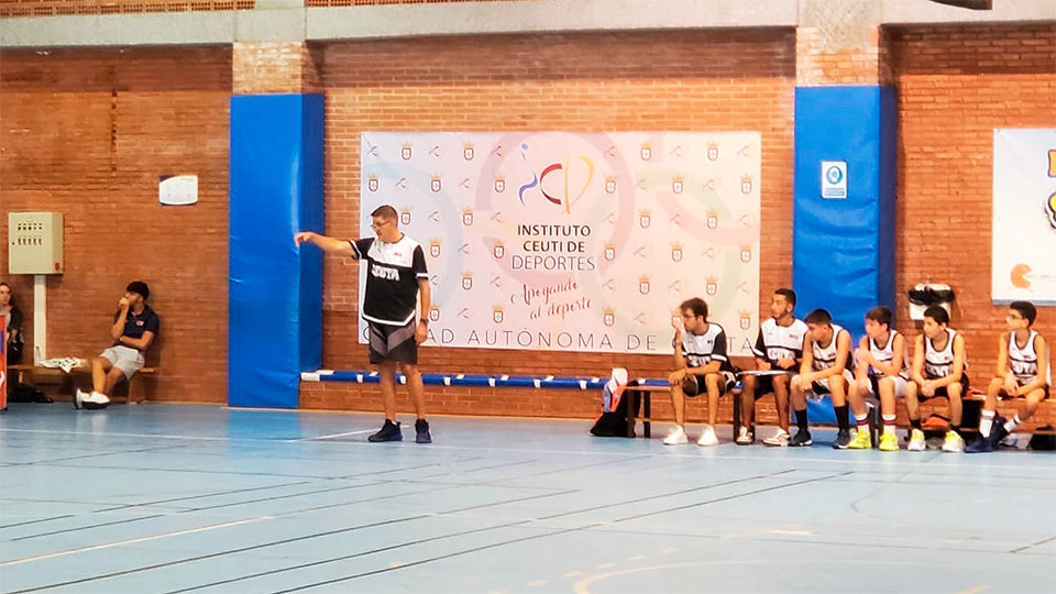 Torneo de baloncesto en el polideportivo Campoamor