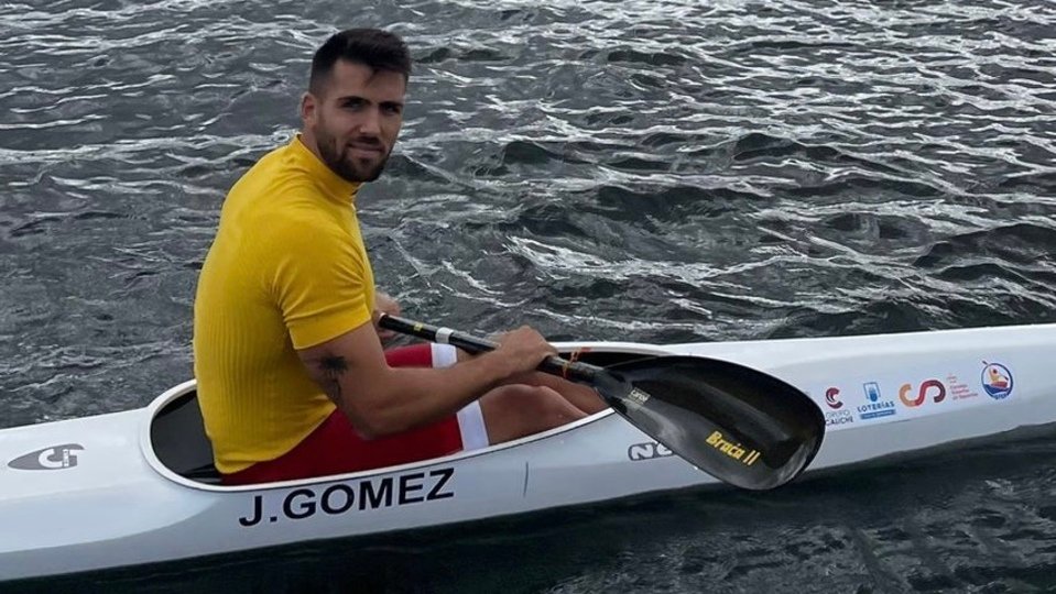 José Luis Gómez, a bordo de su kayak