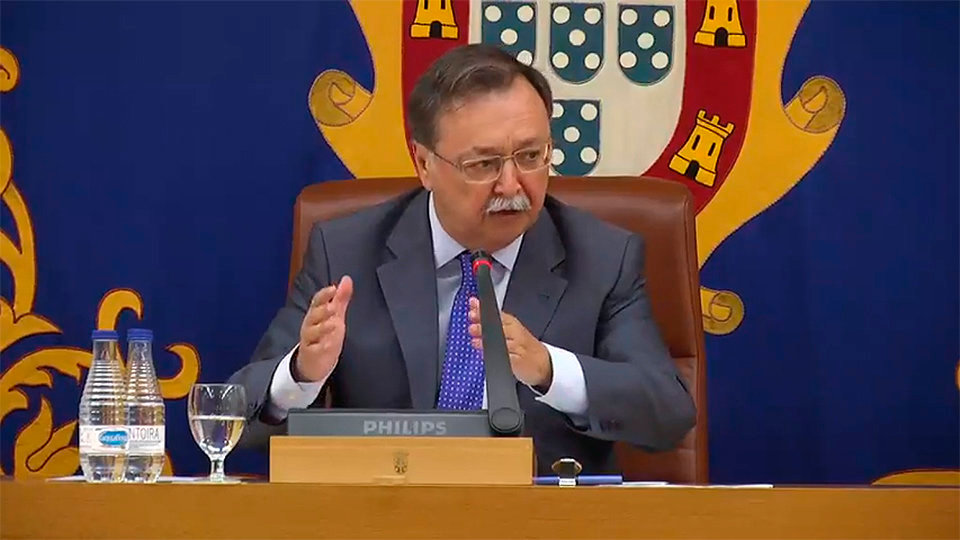 Juan Vivas, durante la sesión plenaria de control