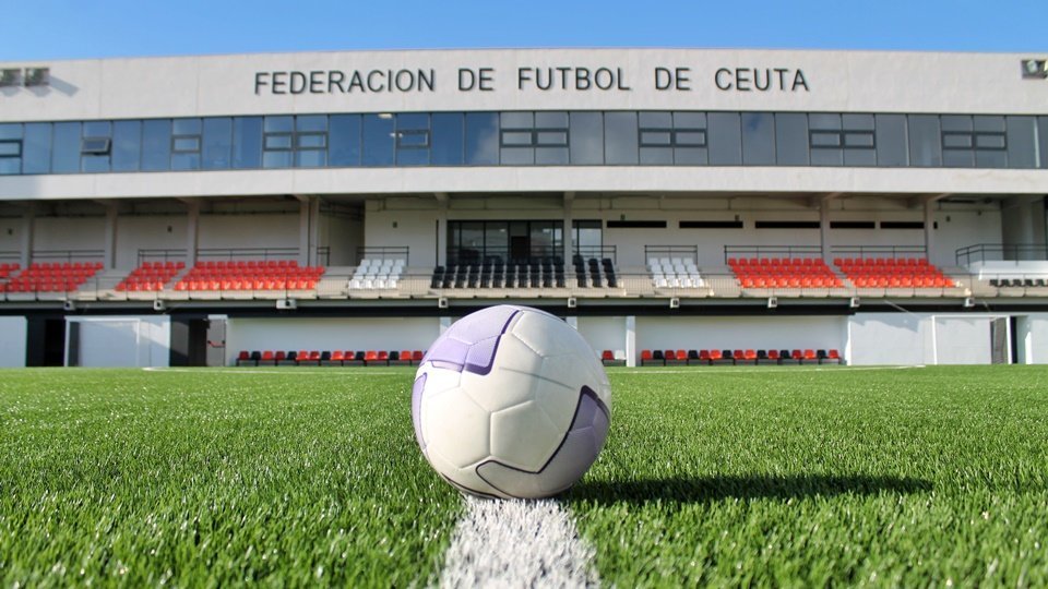 El campo de fútbol de la sede federativa 'Emilio Cózar'