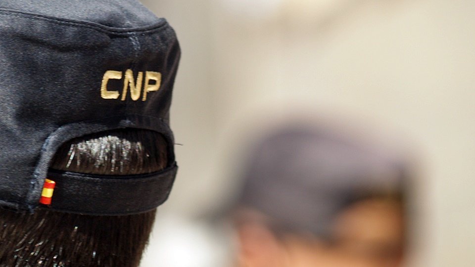 policía nacional gorra
