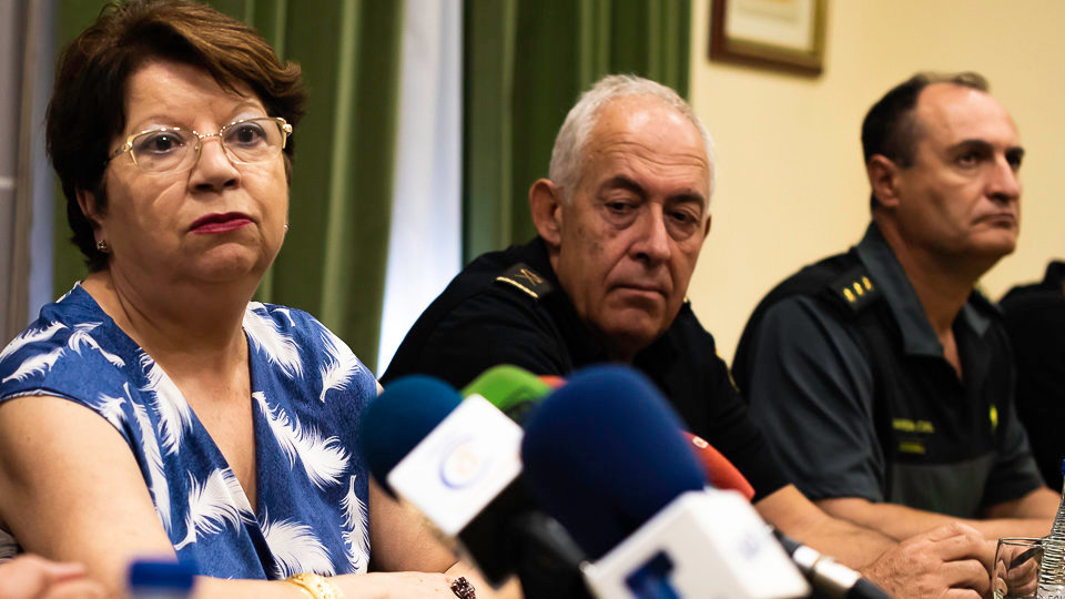 Salvadora Mateos, delegada del Gobierno junto a los mandos de Policía y Guardia Civil (1 de 1)