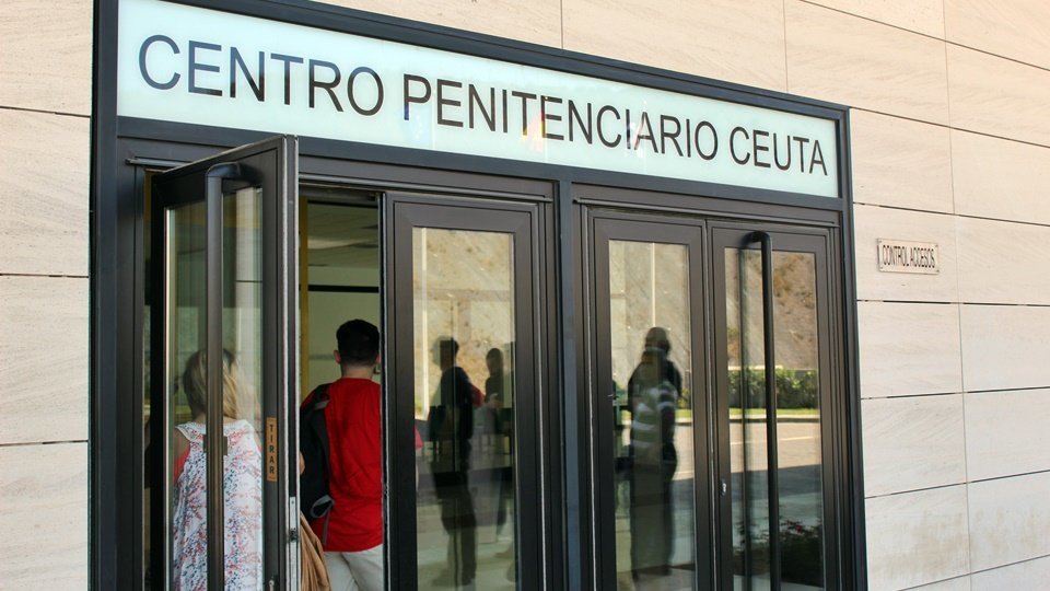 Puerta de entrada del Centro Penitenciario de Ceuta