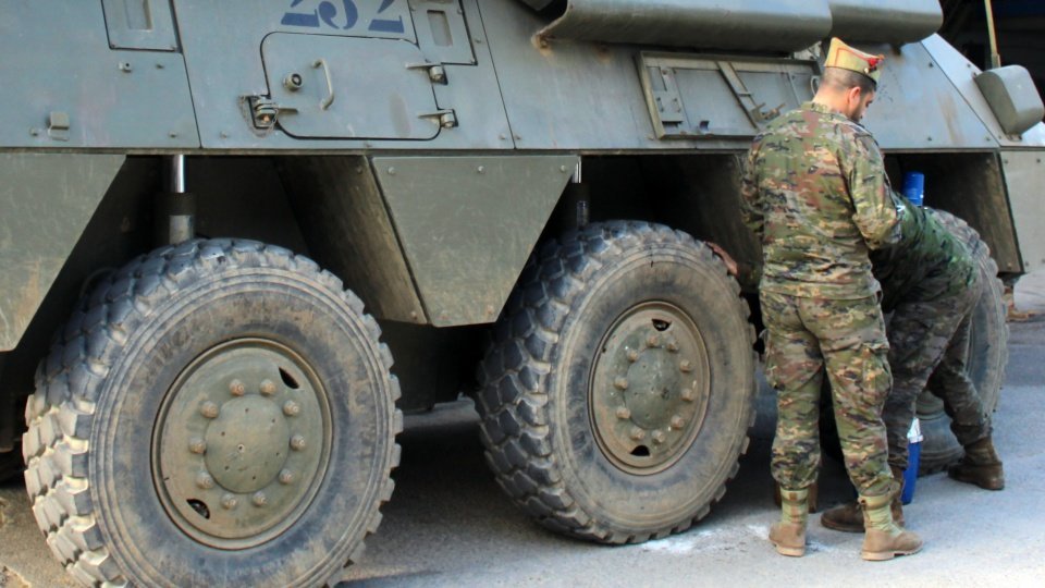 soldados militares comandancia vehículo