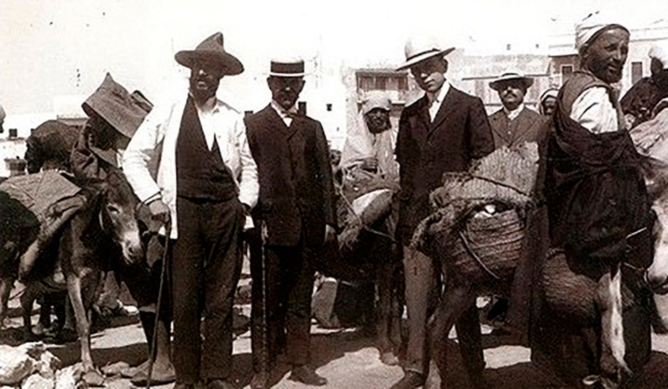 Antonio Ramos, primero por la izquierda