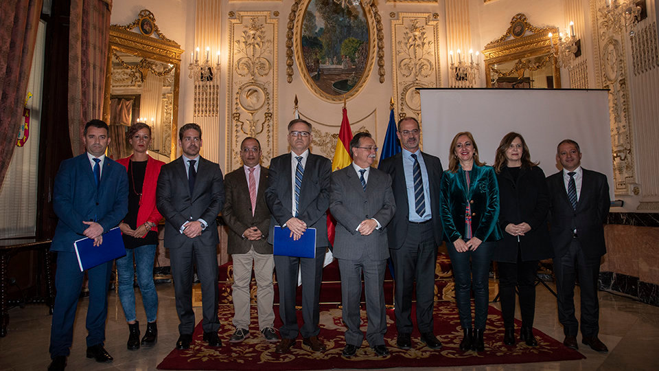 Representantes de Ciudad, Ingesa, Cruz Roja y Andalucía Acoge suscriben