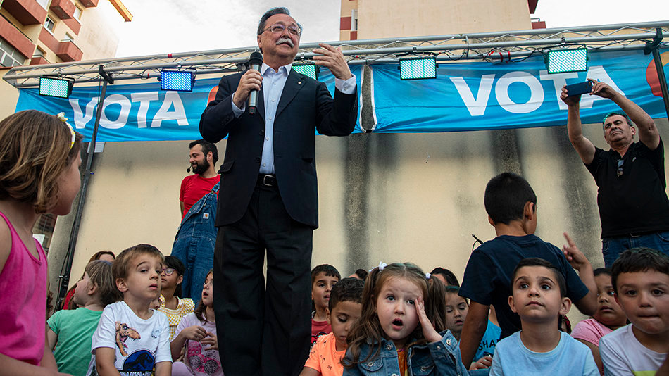 Juan Vivas, rodedo de niños