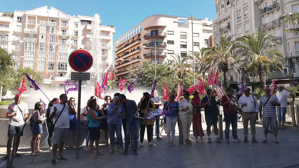 Protesta de los trabajadores de Dulcinea Nutrición en el CETI