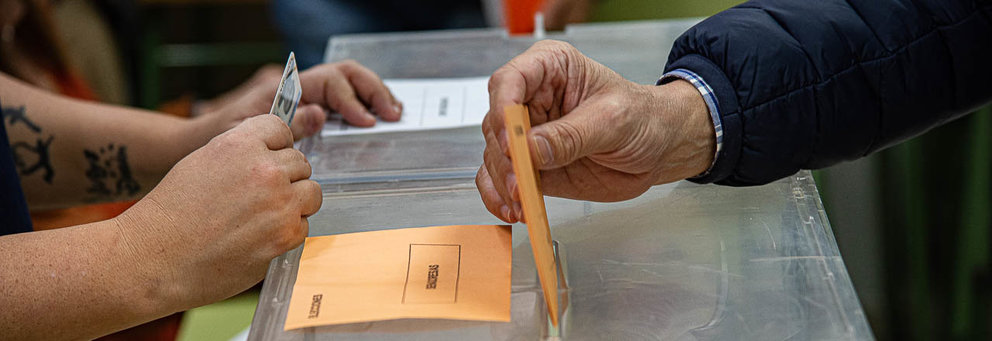 Voto urna elecciones-1