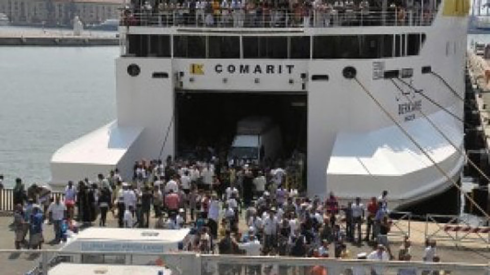 Embarque en el Puerto de Génova de marroquíes residentes en el extranjero. Foto La República