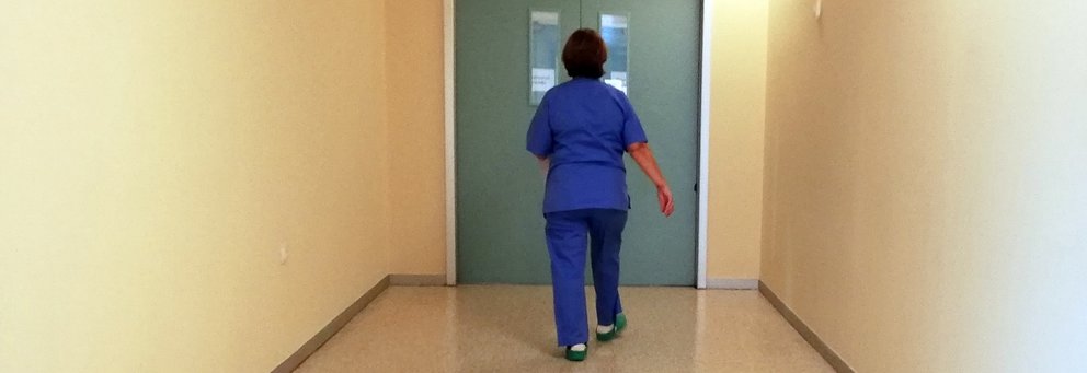 enfermera hospital apaisada