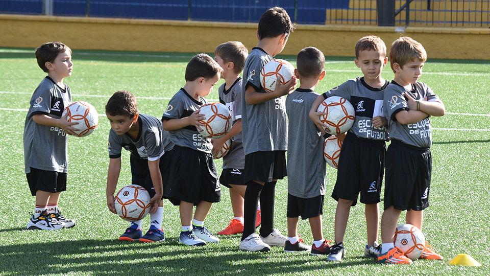 Escuelas de Fútbol de la FFCE